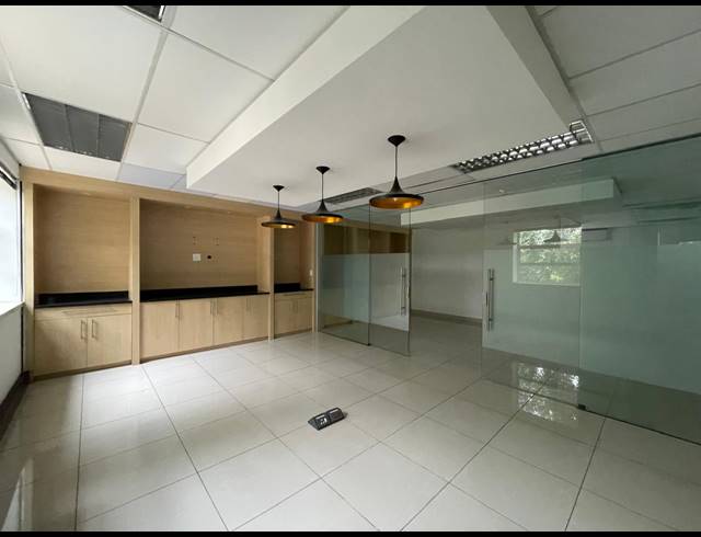 210M² OFFICE TO LET IN BRYANSTON